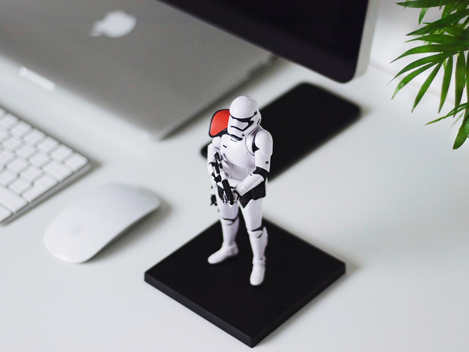 Star Wars Stormtropper figurine sur le bureau d'un geek chez iToé !